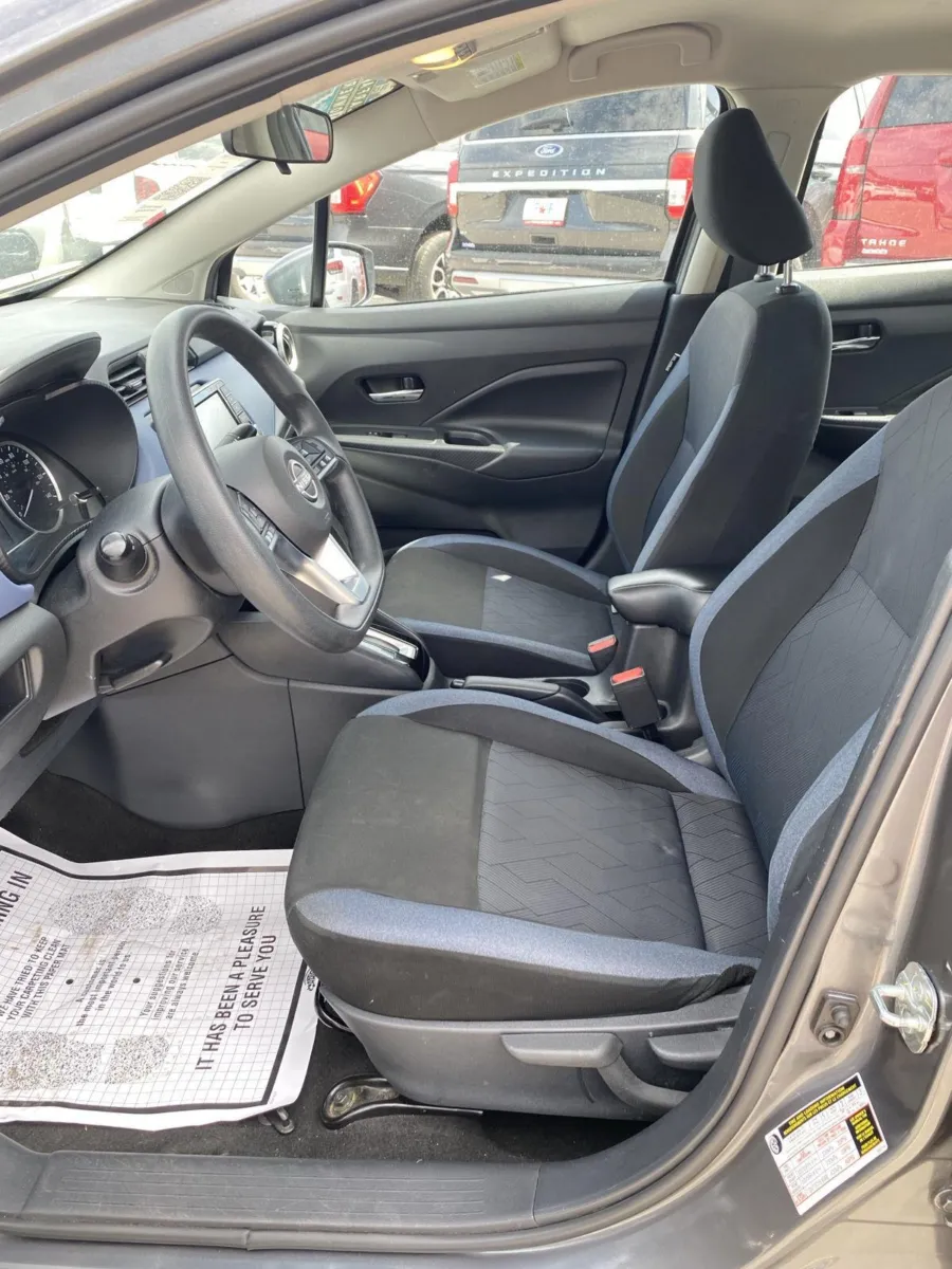 Nissan Versa photo 14