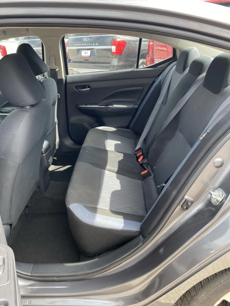 Nissan Versa photo 16
