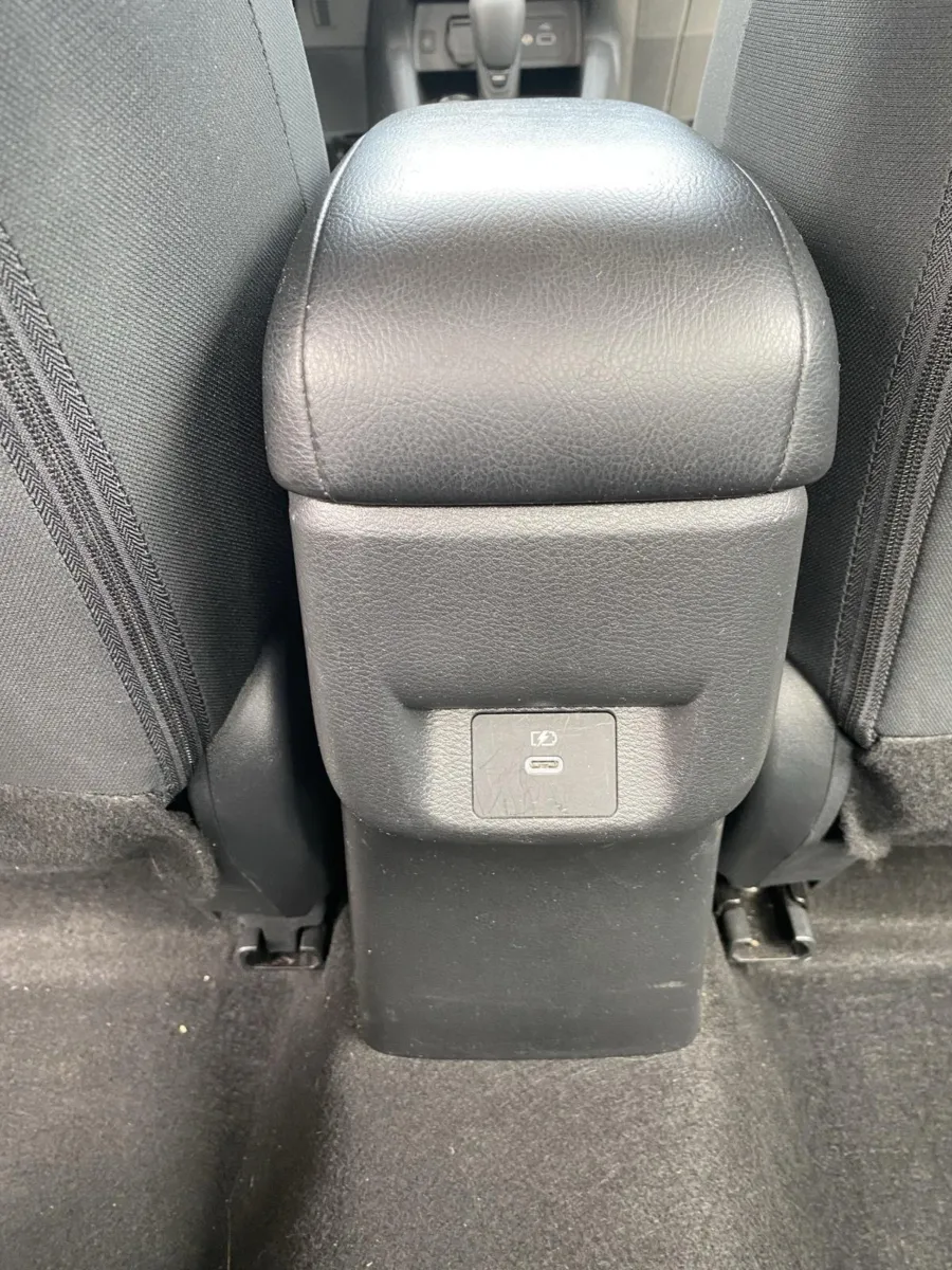 Nissan Versa photo 17
