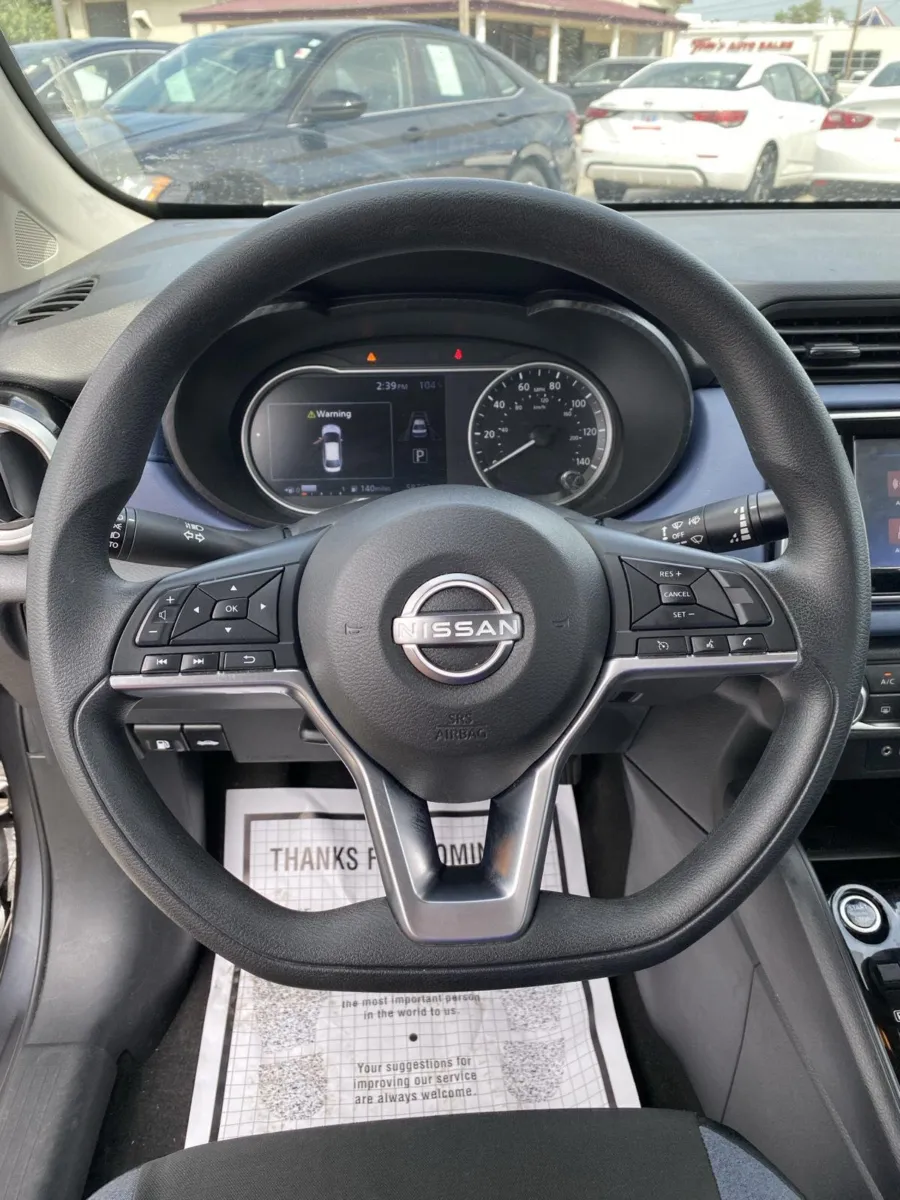 Nissan Versa photo 19
