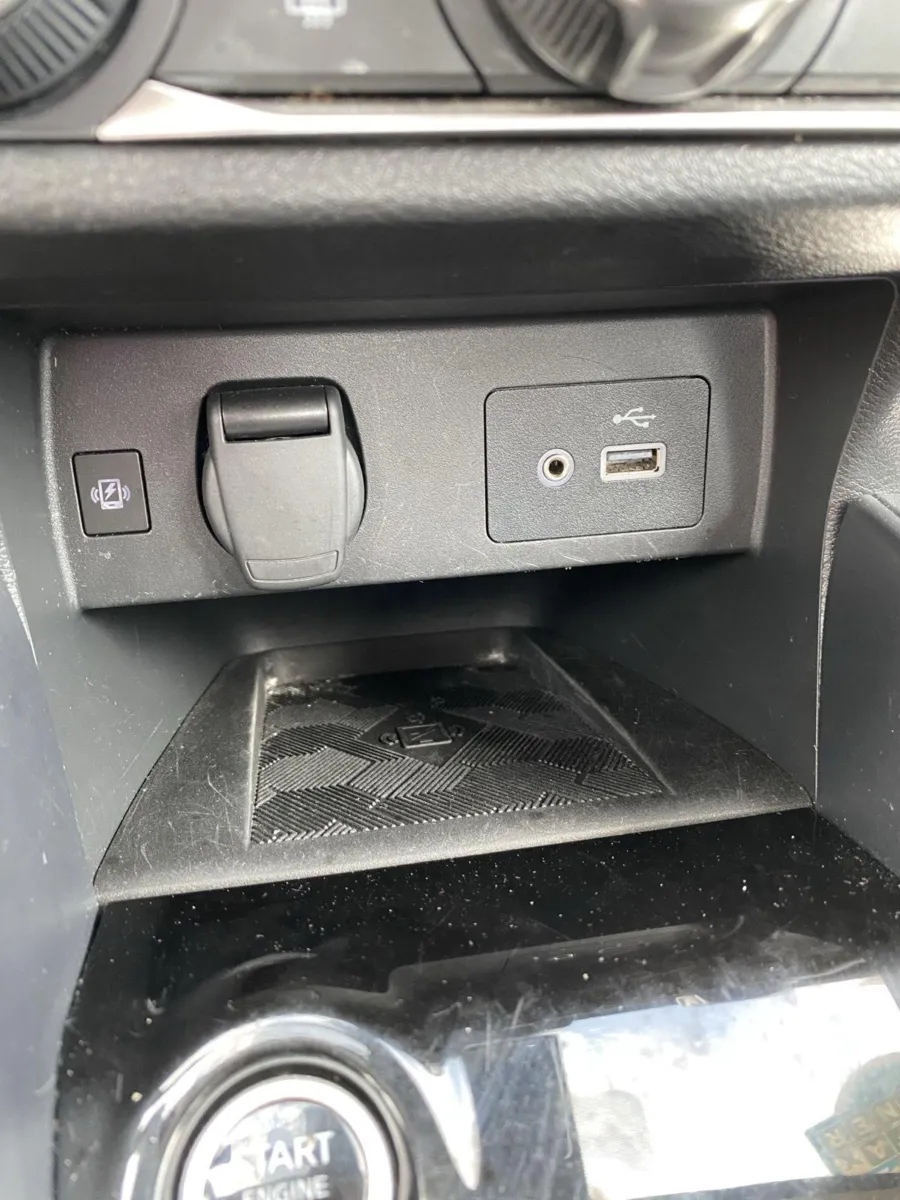 Nissan Versa photo 24