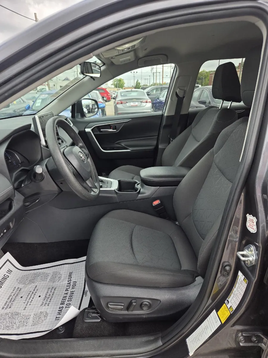 Toyota RAV4 photo 13