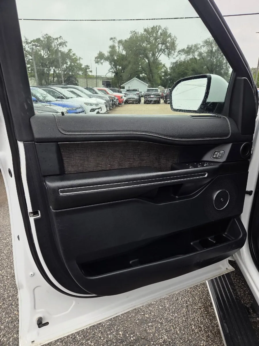 Ford Expedition photo 15