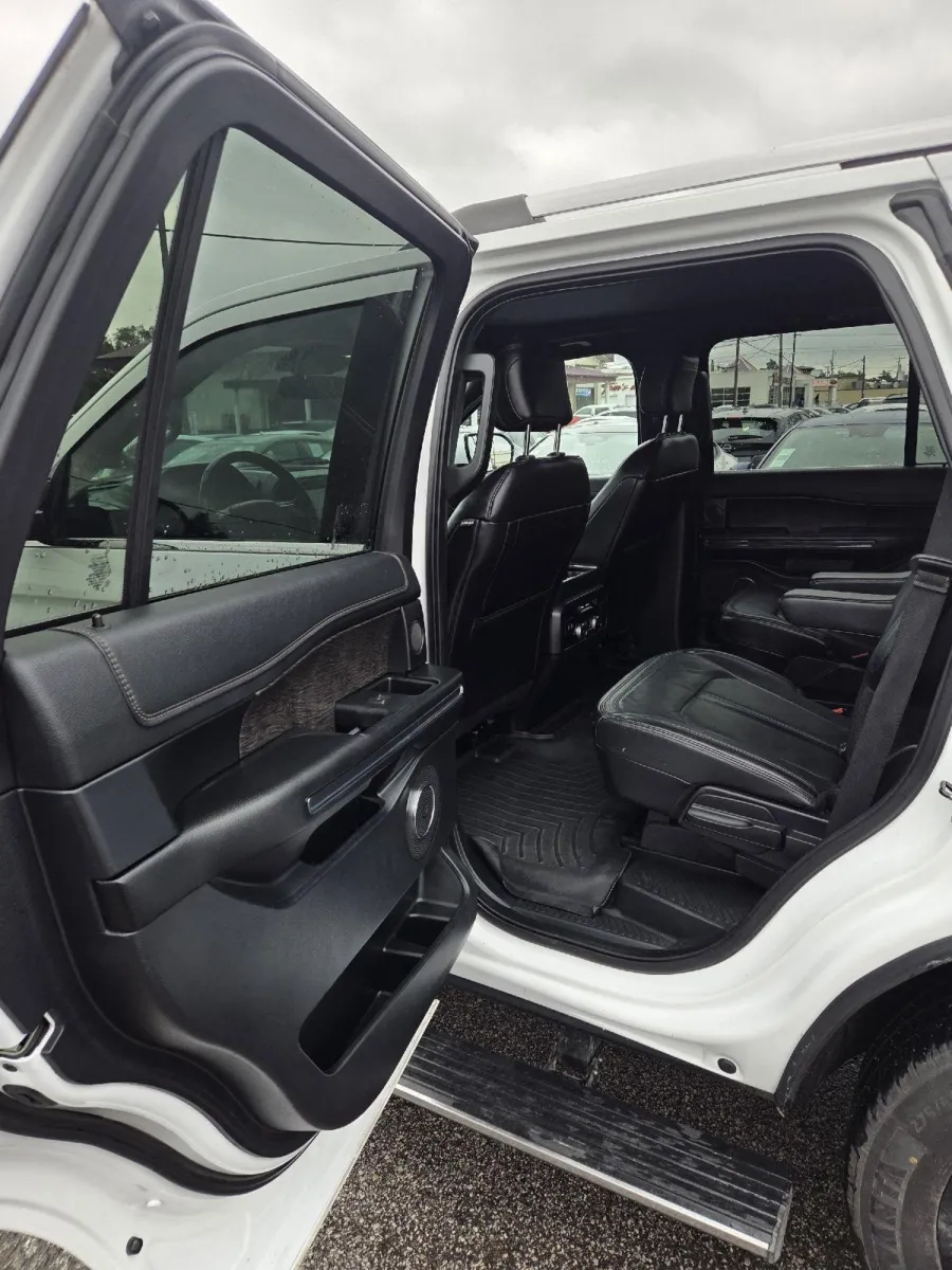 Ford Expedition photo 16
