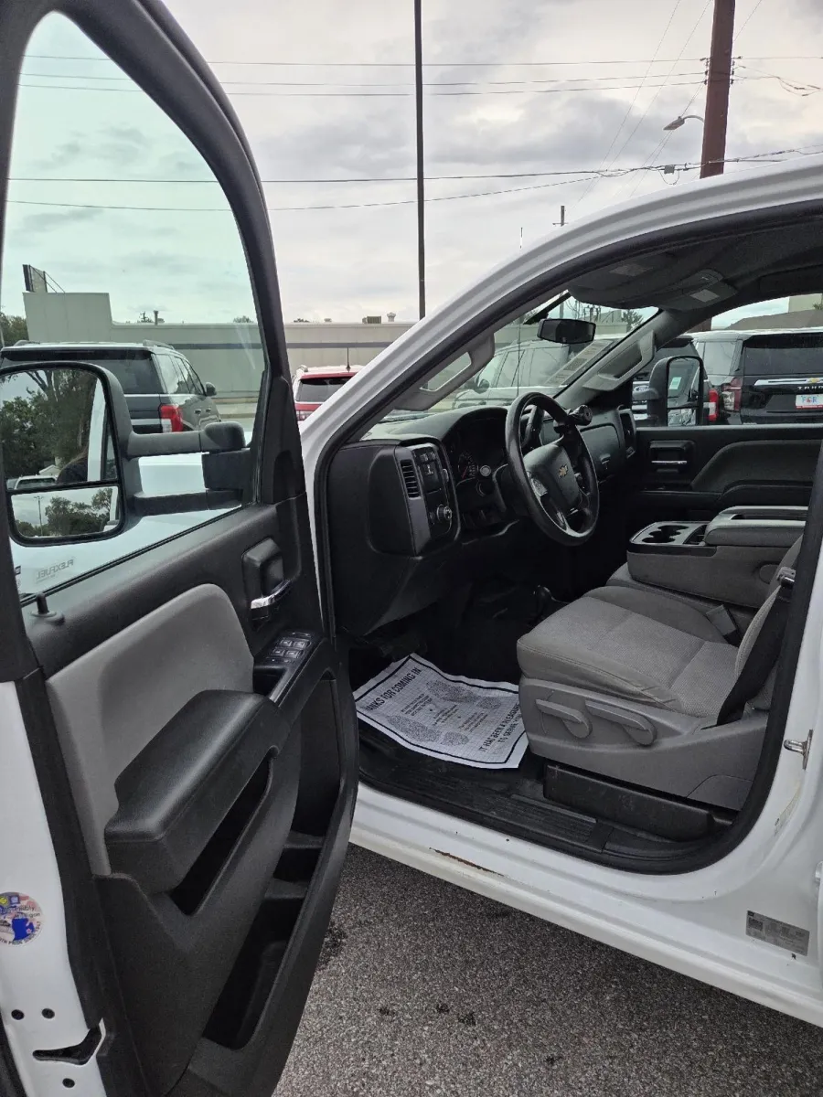 Chevrolet Silverado photo 11