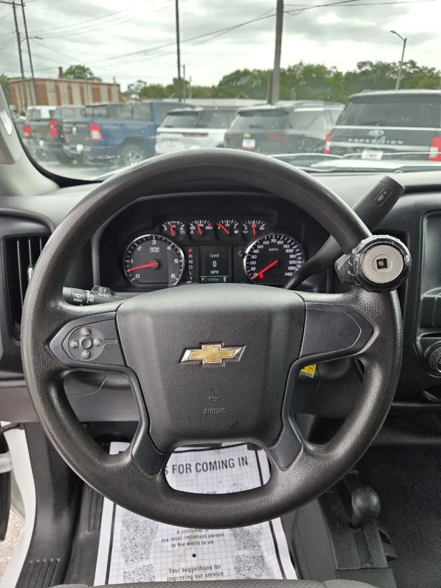 Chevrolet Silverado photo 16