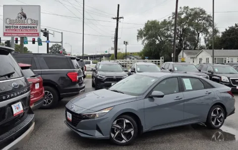 Gray 2023 Hyundai Elantra SEL for sale in Des Moines, IA