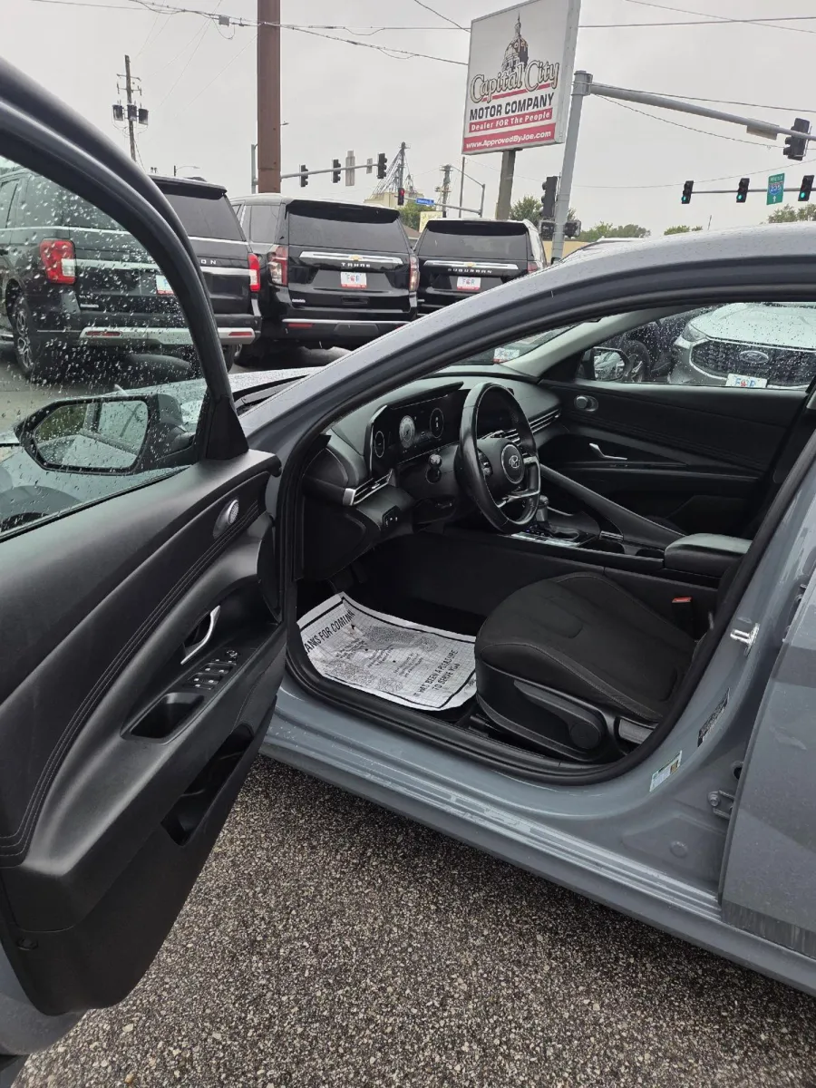 Hyundai Elantra photo 13