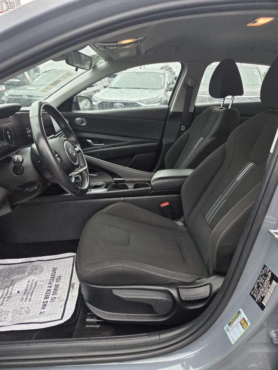 Hyundai Elantra photo 14