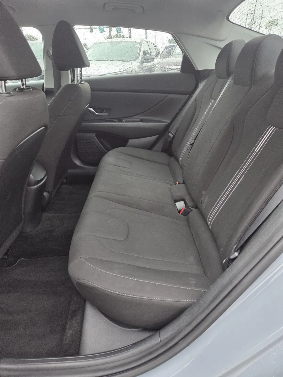 Hyundai Elantra photo 16