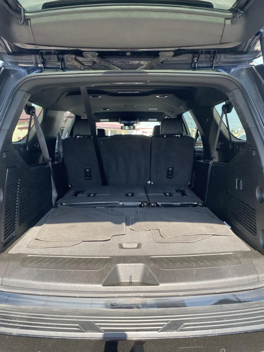 Chevrolet Suburban photo 11