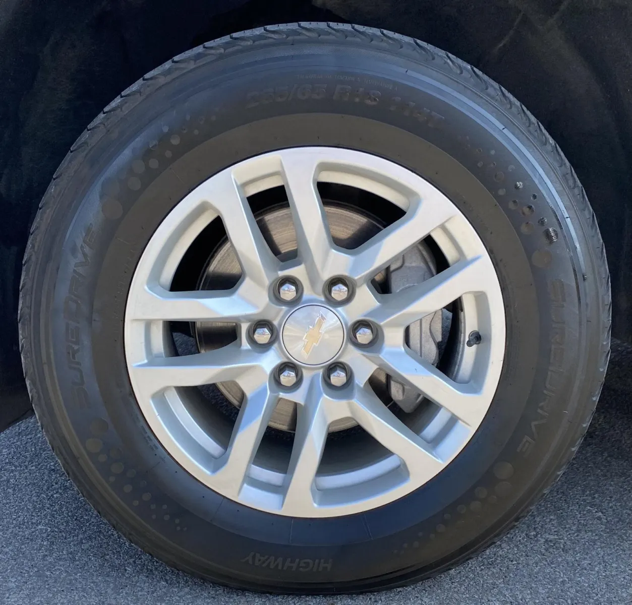 Chevrolet Suburban photo 12