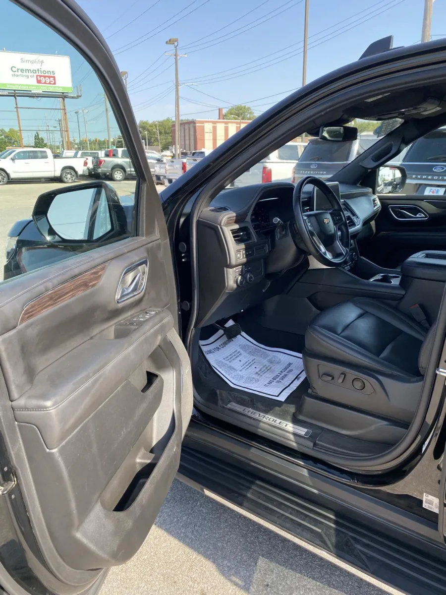 Chevrolet Suburban photo 13