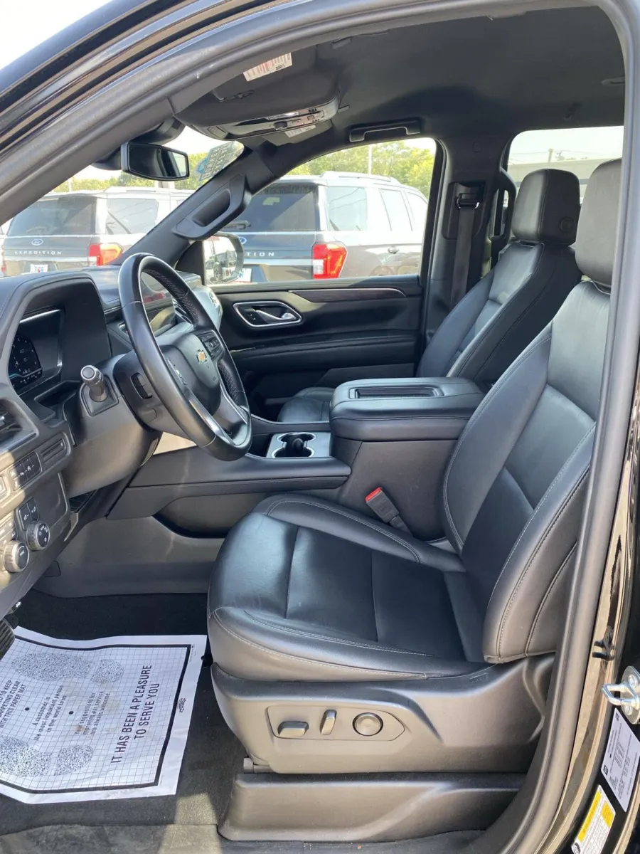Chevrolet Suburban photo 14