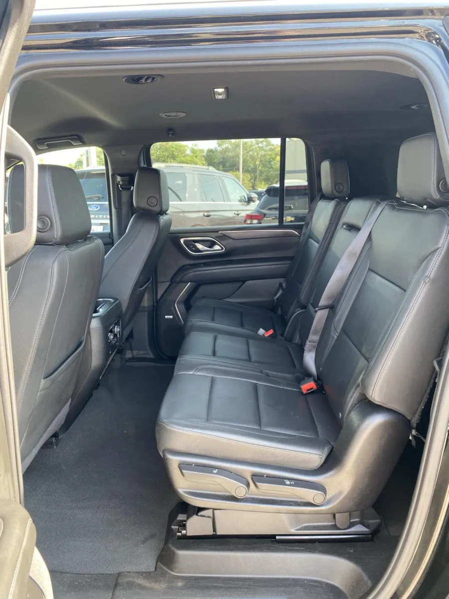 Chevrolet Suburban photo 17