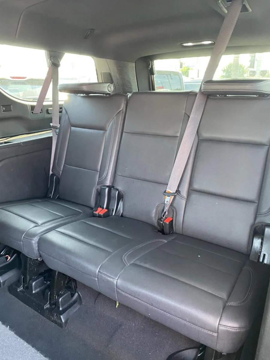 Chevrolet Suburban photo 19