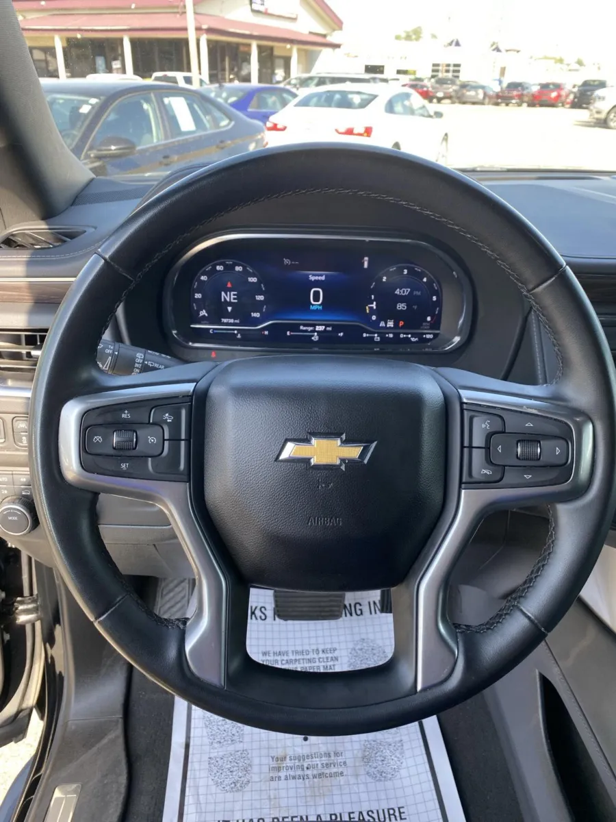 Chevrolet Suburban photo 21