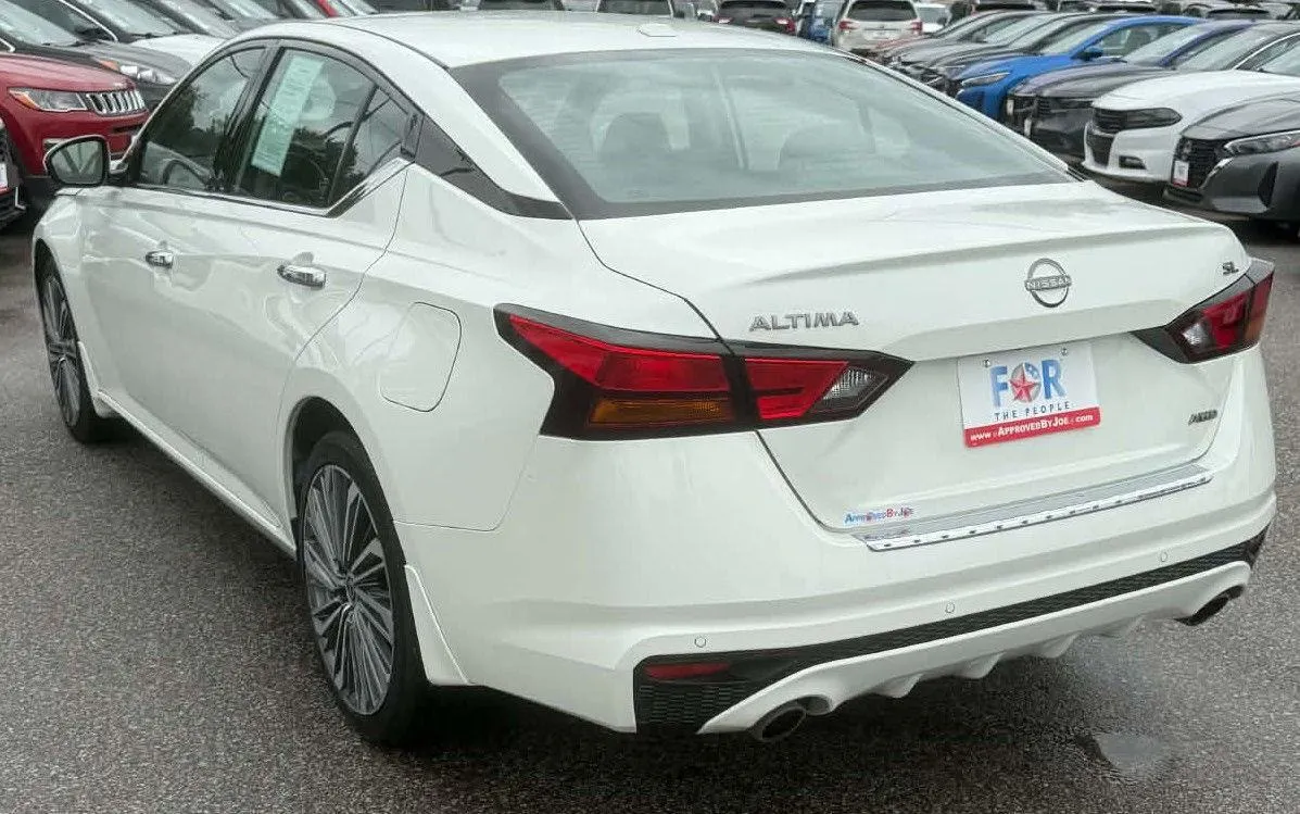 Nissan Altima photo 7