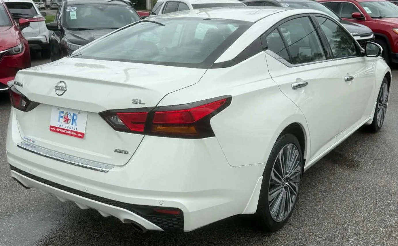 Nissan Altima photo 8