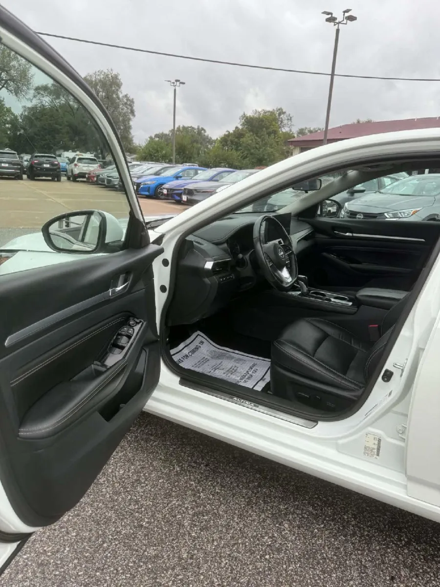 Nissan Altima photo 12