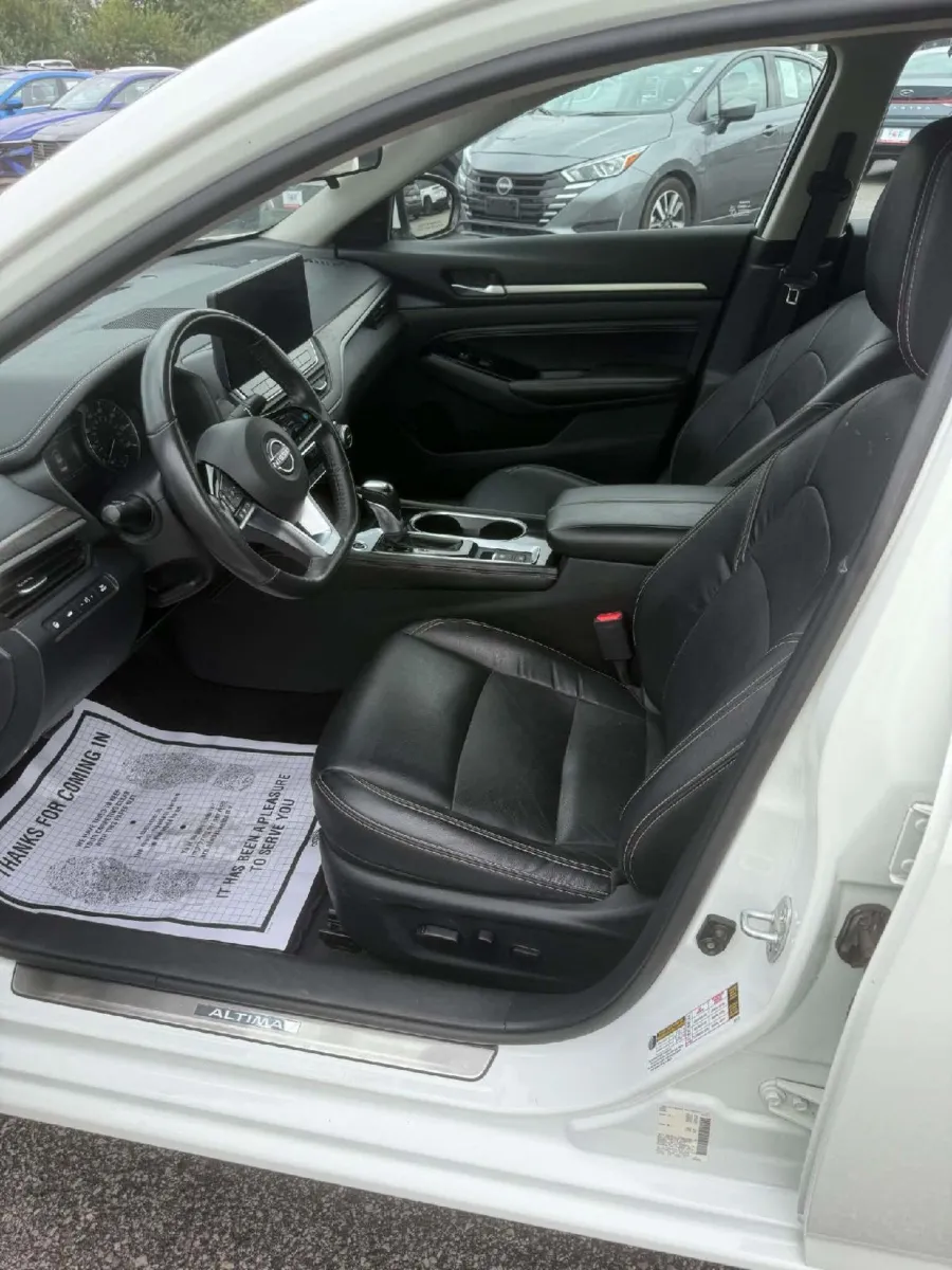 Nissan Altima photo 13