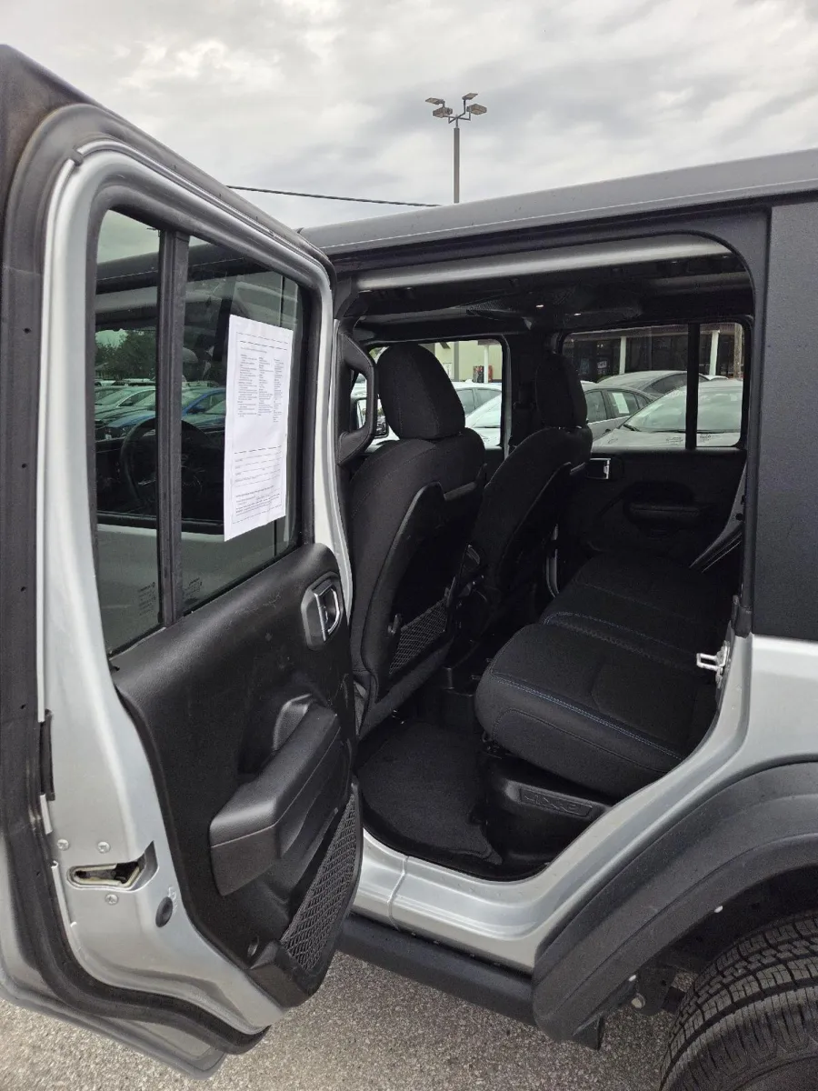 2024 Jeep Wrangler 4xe Rubicon photo 15