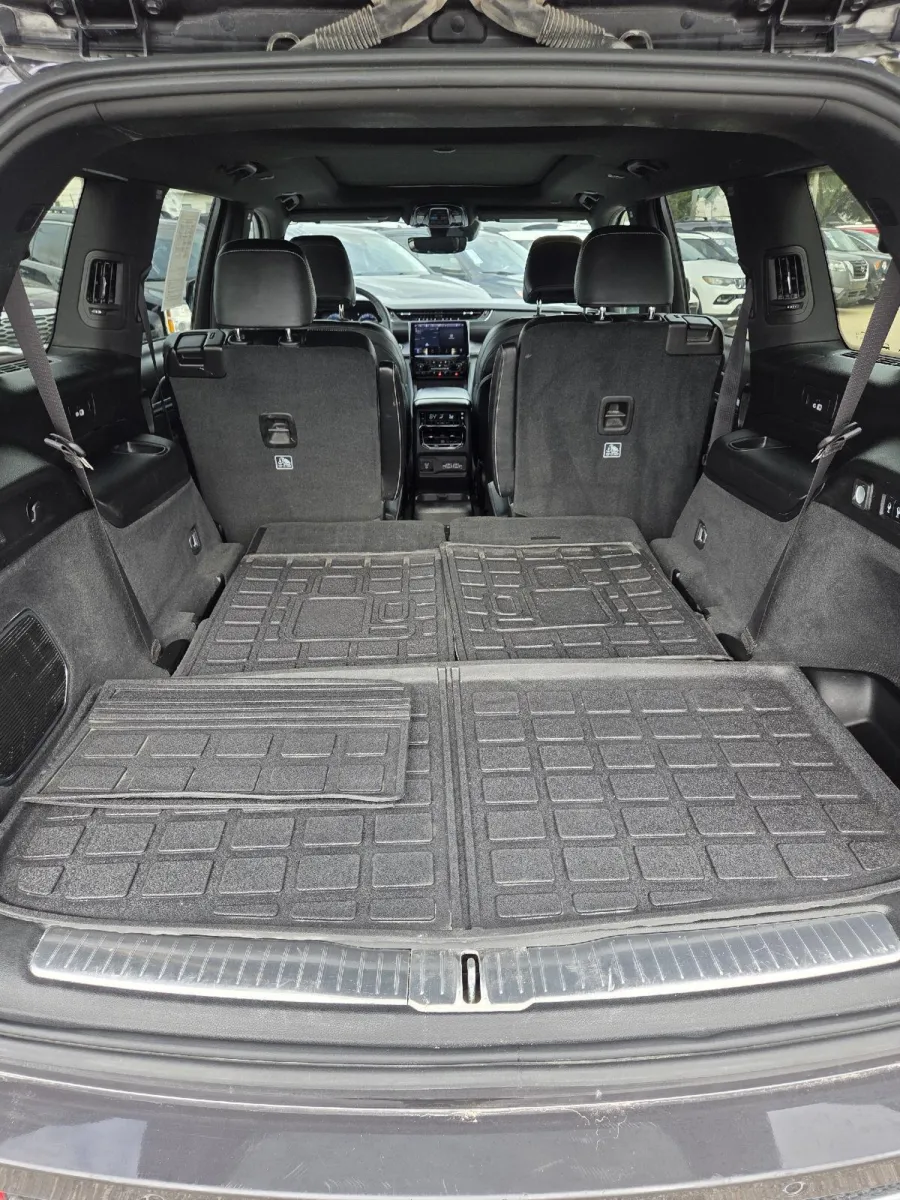 Jeep Grand Cherokee L photo 11