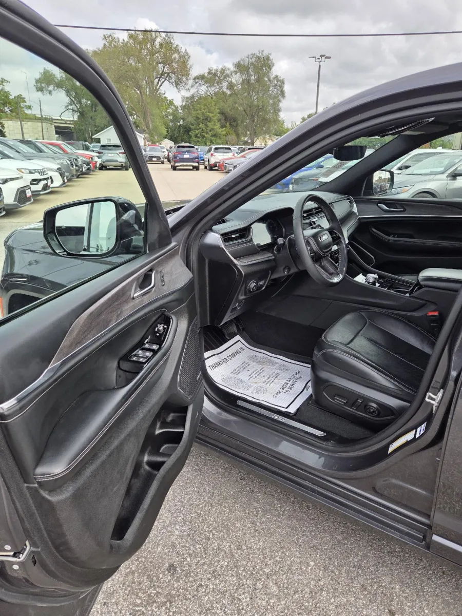 Jeep Grand Cherokee L photo 13