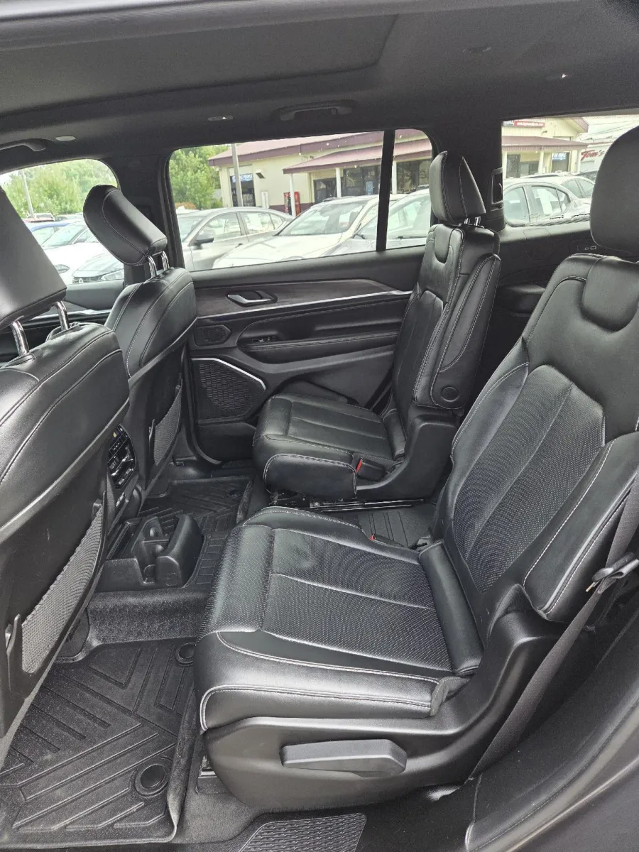 Jeep Grand Cherokee L photo 16
