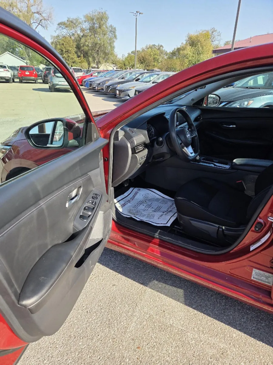 2024 Nissan Sentra SV photo 13