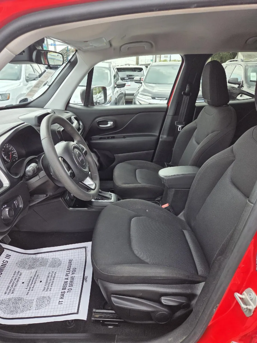 Jeep Renegade photo 14
