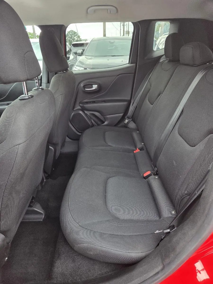 Jeep Renegade photo 16
