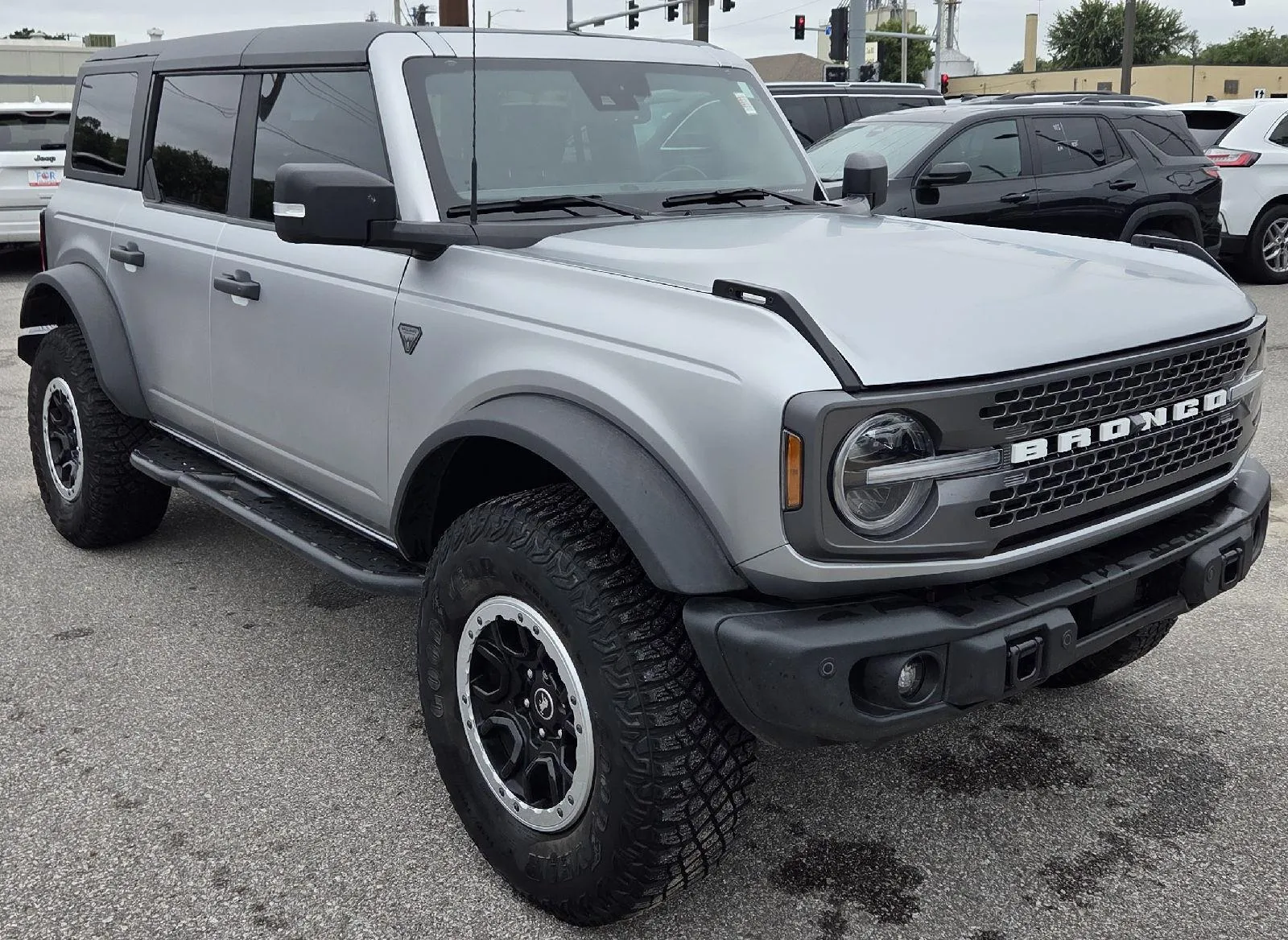 Ford Bronco photo 2