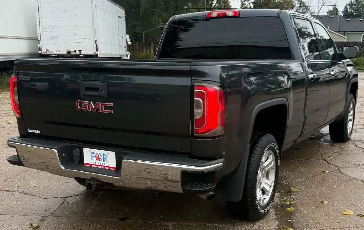 GMC Sierra photo 7