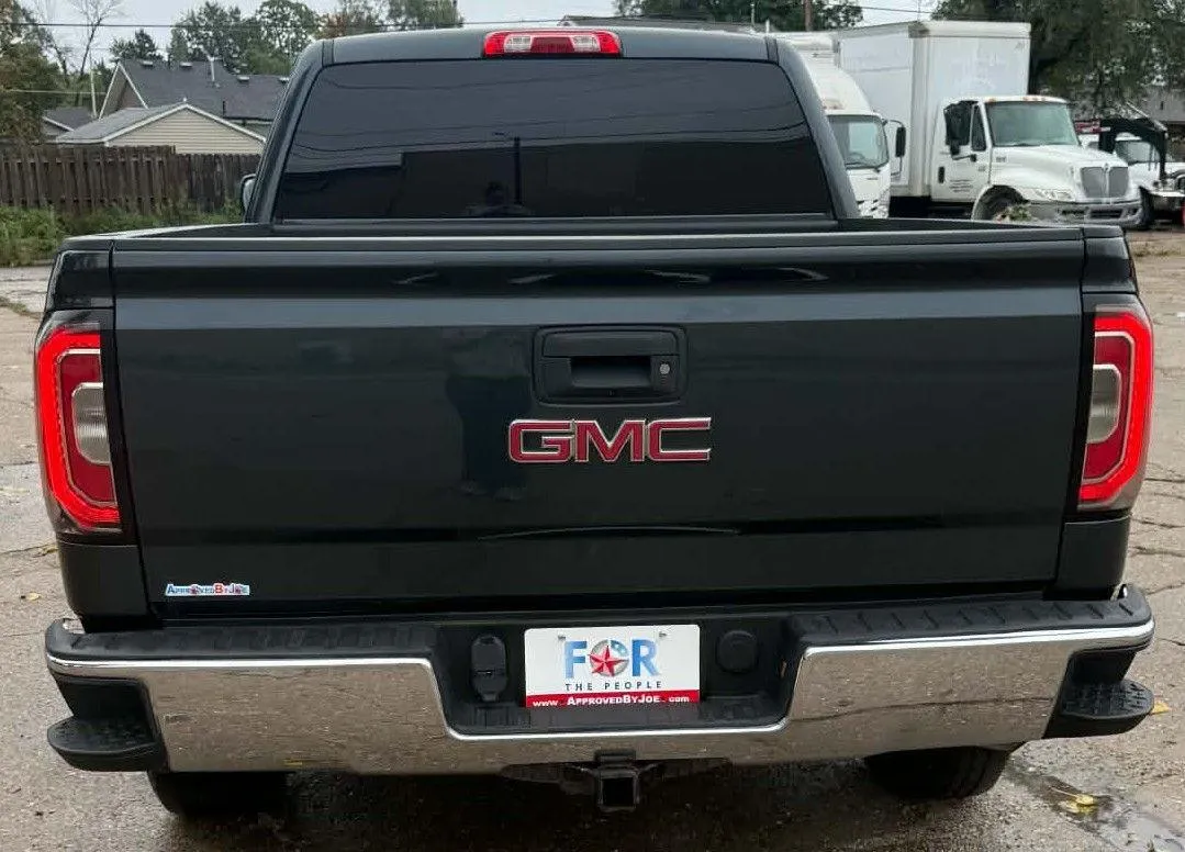 GMC Sierra photo 8