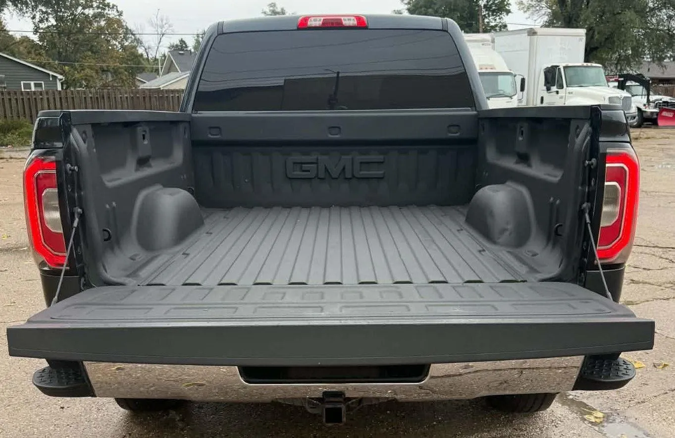 GMC Sierra photo 9