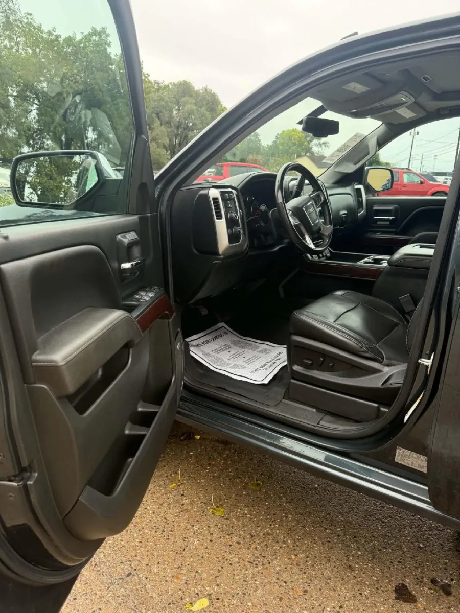 GMC Sierra photo 11