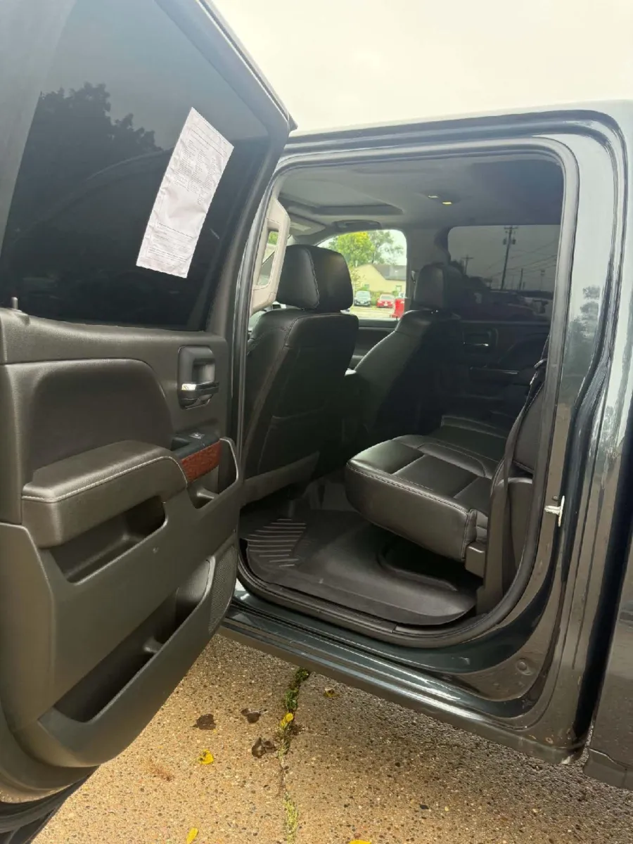 GMC Sierra photo 13