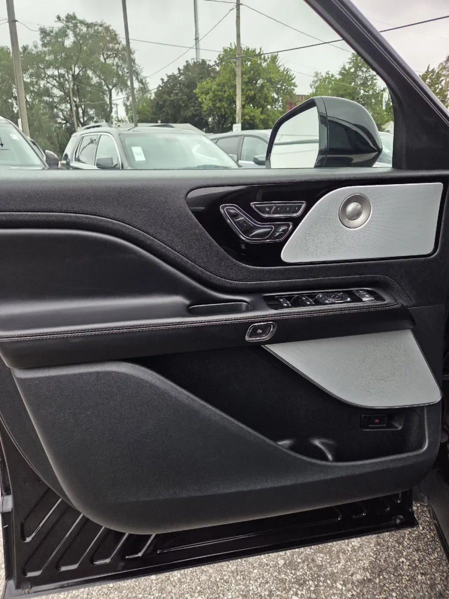 Lincoln Aviator photo 14