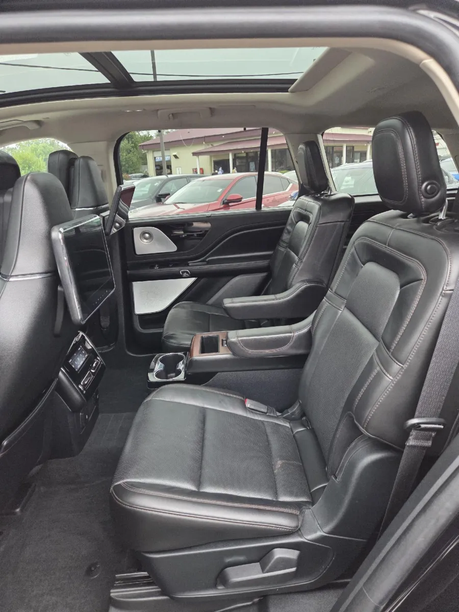 Lincoln Aviator photo 16
