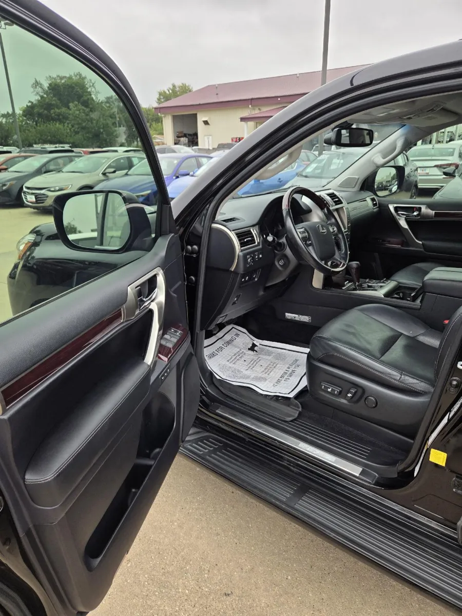 Lexus GX photo 14