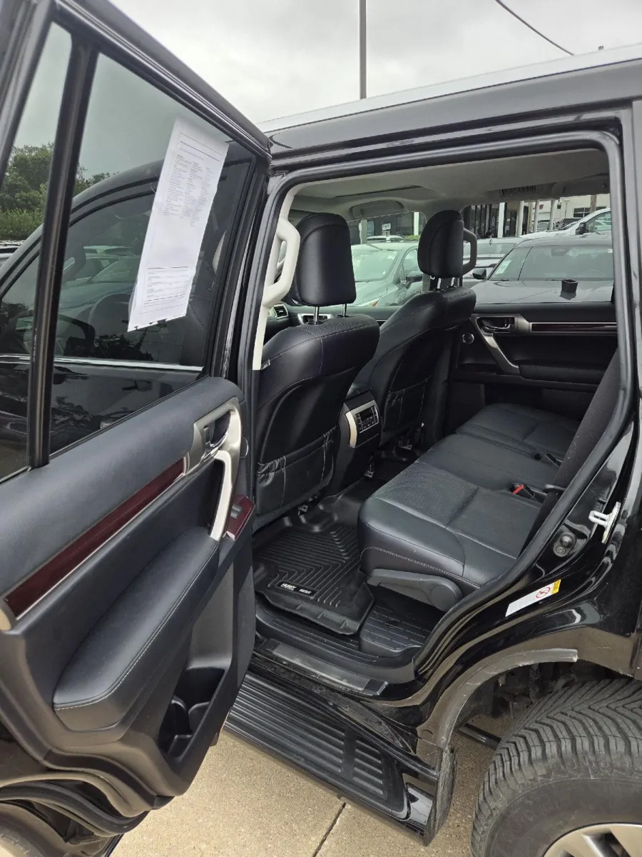 Lexus GX photo 16