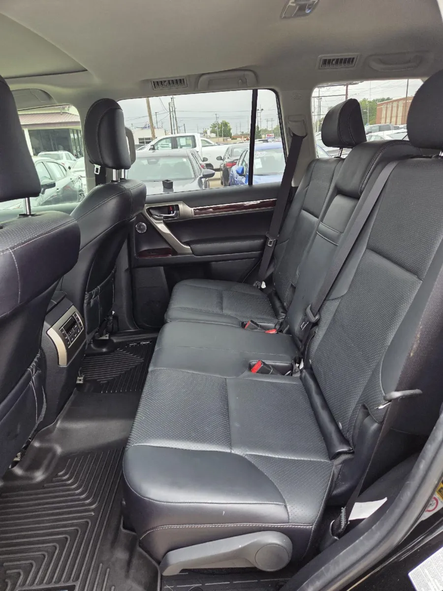Lexus GX photo 17