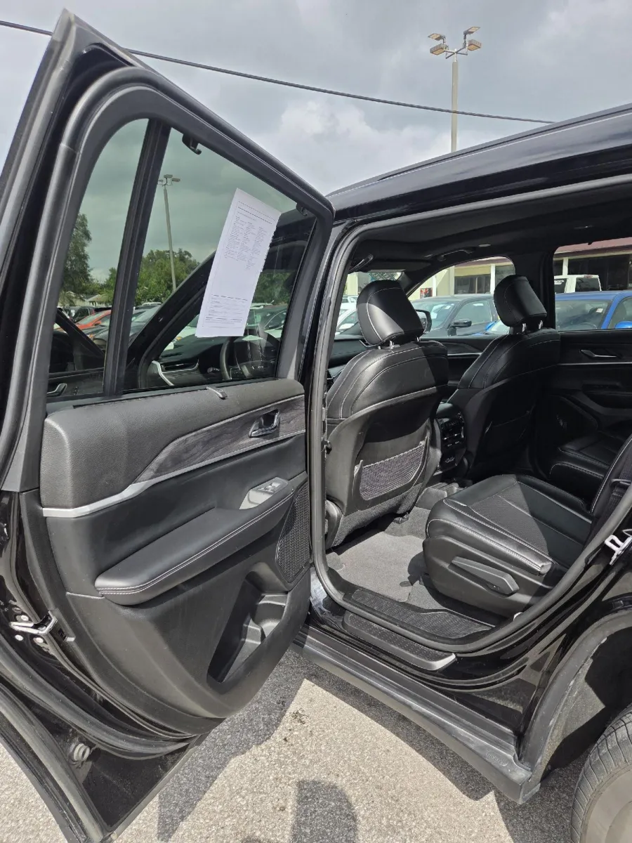 Jeep Grand Cherokee L photo 14