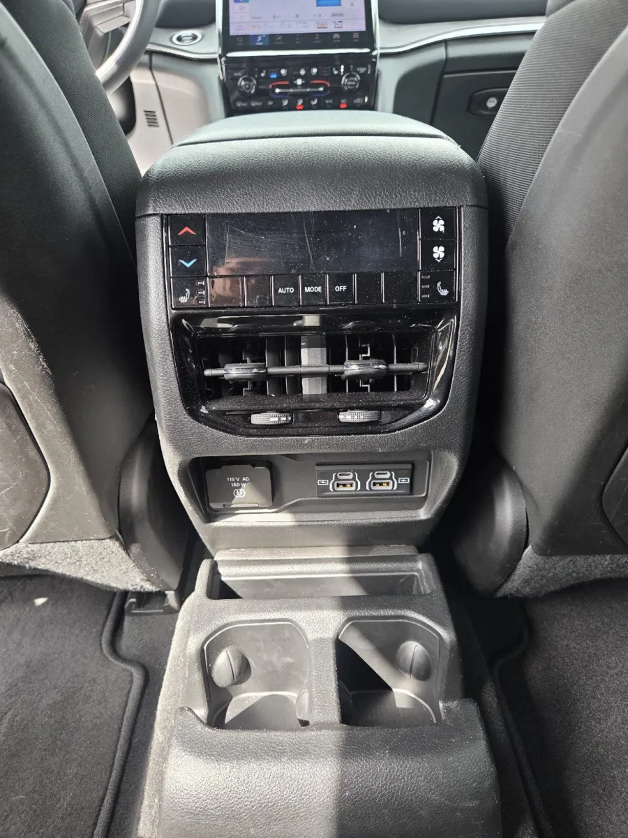 Jeep Grand Cherokee L photo 16