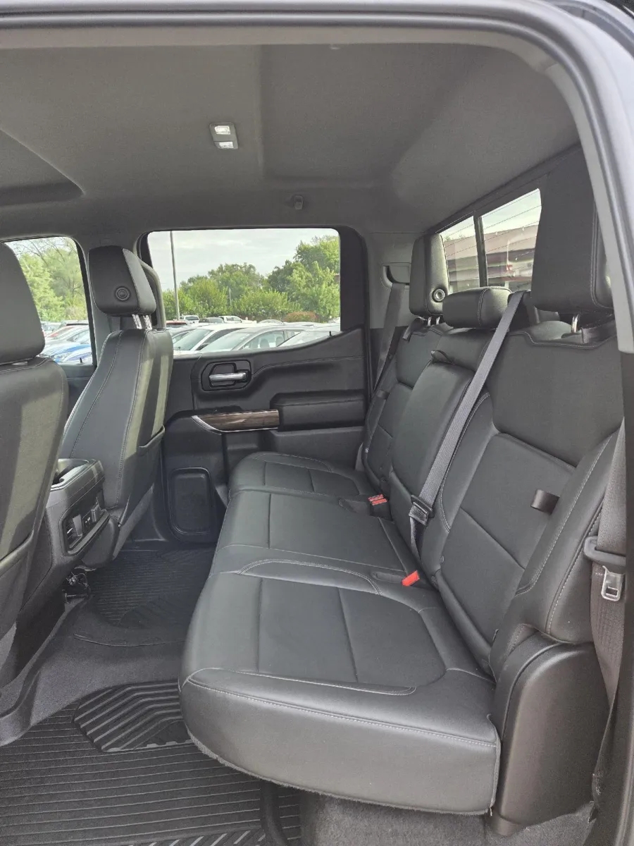 Chevrolet Silverado photo 16