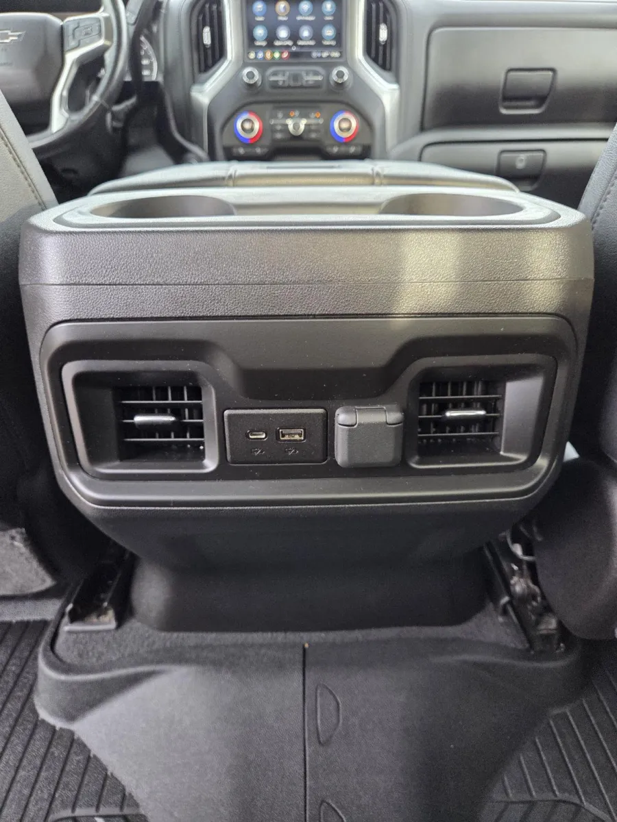 Chevrolet Silverado photo 17