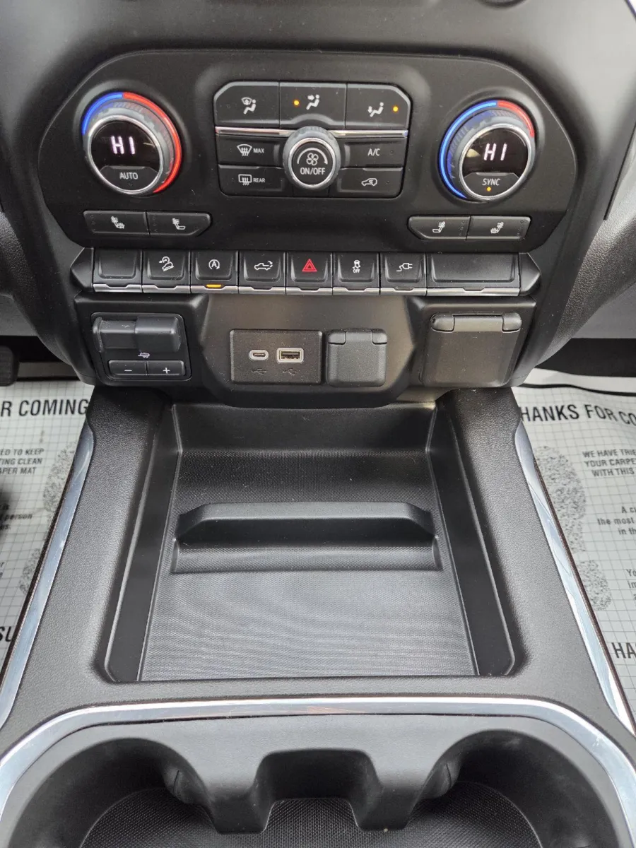 Chevrolet Silverado photo 24