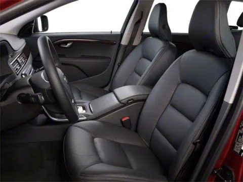 More photos of 2013 Volvo XC70 T6 Platinum at Capital City Motor Company, IA