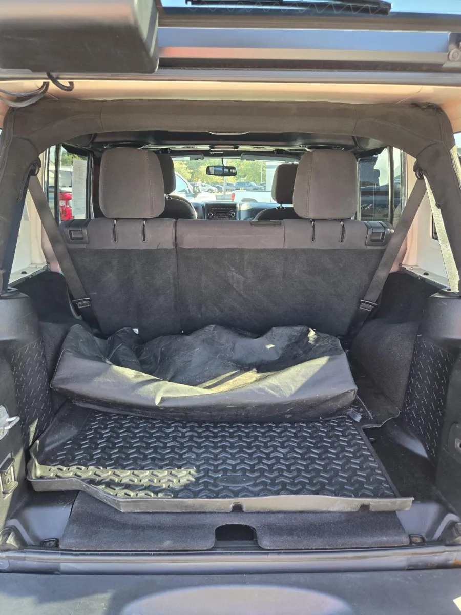 Jeep Wrangler photo 10
